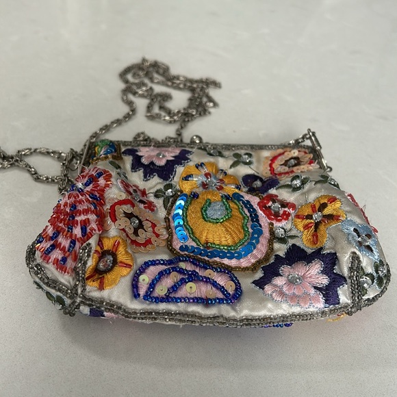 Passport beaded small bag with satin lining crossbody silver chain - Picture 3 of 14